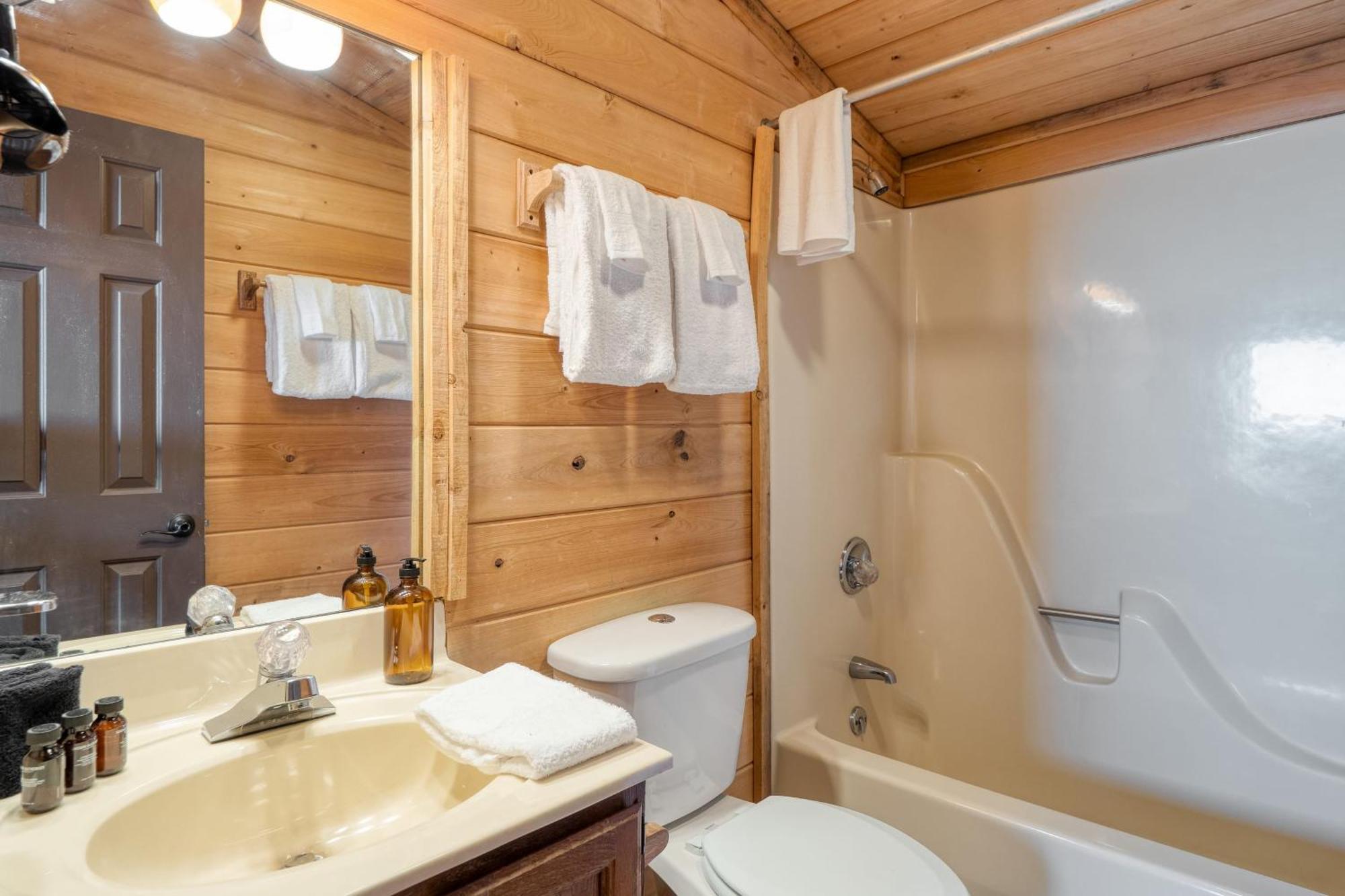 Fontana By Avantstay Gorgeous Mountain Cabin W Views Hot Tub Game Room Gatlinburg Dış mekan fotoğraf